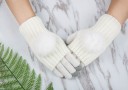 Børne strikkede vinterhandsker med pompon J2879 3
