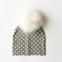Børnehue med lodden pompon 13