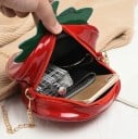 Borsa a tracolla da donna a forma di fragola Rossa lucida con tracolla a catena Chiusura con zip Pelle PU e poliestere 18 x 16 x 6 cm 3