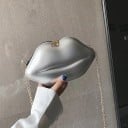 Borsa a tracolla da donna a forma di labbra Superficie lucida Chiusura con cerniera Tracolla a catena dorata Plastica e poliestere Per 11