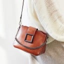 Borsa a tracolla da donna con catena e lungo cinturino Decorazione quadrata in metallo Chiusura con zip Tasche interne Vera pelle 22 x 16 x 7