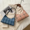 Borsa a tracolla da donna con motivo a quadri Chiusura a zip Manico sottile Accessori metallici dorati Pelle sintetica 25 x 17 x 6 cm 7