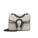 Borsa a tracolla da donna con motivo a serpente e fibbia metallica sulla patta Tracolla a catena in metallo scuro Bordo scuro in pelle 1