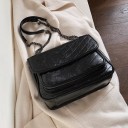 Borsa a tracolla da donna con patta e cuciture a forma di V Catena a tracolla con dettaglio in ecopelle Pelle PU lucida e poliestere 14