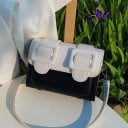Borsa a tracolla da donna con patta e due grandi fibbie Forma quadrata Tracolla sottile in pelle PU Dimensioni 18 x 13 x 8 cm 7