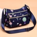 Borsa a tracolla da donna con stampa e diverse tasche con zip Tracolla larga e regolabile Tessuto oxford e poliestere Dimensioni 27 x 20 x 10 cm 1