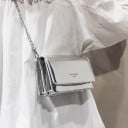 Borsa a tracolla da donna con superficie lucida Cinghia a catena a spalla Patta con chiusura Per telefono e piccoli oggetti Pelle PU 19 x 7 x 8