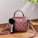 Borsa a tracolla da donna da portare a mano Cucitura a rombi con borchie metalliche Pompon peloso Doppio zip Pelle sintetica 21 x 15 x 9 4