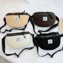 Borsa a tracolla in peluche per donna con superficie riccia Chiusura con zip e lacci in corda Cintura in tessuto Indossabile in vita 5