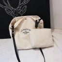 Borsa a tracolla spaziosa per donne e borsa a spalla Corpo crema con scritta nera Cintura con fibbie in metallo 31 x 34 x 14 cm 6