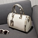 Borsa da donna a mano a forma di cilindro con motivo a serpente Manici e bordi con stampa in pelle di serpente Ciondolo decorativo Tracolla 2