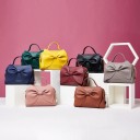 Borsa da donna con grande fiocco da portare a mano o a spalla Ecopelle Tracolla regolabile Chiusura con zip 23 x 15 x 7,5 cm Finiture 9