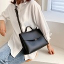Borsa da donna con pattina 27 x 21 x 11 cm in pelle sintetica Manico superiore e tracolla regolabile Indossabile a mano e a spalla 6