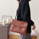 Borsa da donna con pattina 27 x 21 x 11 cm in pelle sintetica Manico superiore e tracolla regolabile Indossabile a mano e a spalla 8