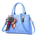 Borsa da donna in ecopelle a mano e a spalla Cuciture geometriche Due maniglie e tracolla lunga Ciondolo decorativo in metallo 31 x 21 x 13 5
