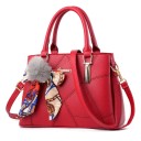 Borsa da donna in ecopelle a mano e a spalla Cuciture geometriche Due maniglie e tracolla lunga Ciondolo decorativo in metallo 31 x 21 x 13 2
