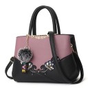 Borsa da donna in similpelle con applicazione floreale e dettagli metallici dorati Lunga tracolla 30 x 22 x 14 cm 3