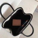 Borsa da donna in tela a mano Forma rigida Due manici corte Bordo nero Chiodo metallico sul davanti Dimensioni 30 x 22 x 15 cm 8