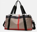 Borsa da viaggio da donna con motivo a quadri per il weekend e le vacanze Due manici e tracolla removibile in nylon Dimensioni 32 x 21 x 52 cm 3