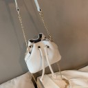 Borsa mini donna a forma di sacco in pelle PU Chiusura con cordoncino con occhielli metallici Tracolla in catena dorata 15 x 13 x 5 cm 3