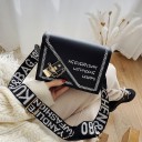 Borsa piccola da donna a tracolla con patta Pelle sintetica Cuciture decorative e scritta Lucchetto metallico dorato Larga tracolla 2