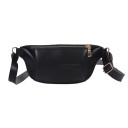 Borsetta da donna in pelle PU con superficie liscia Cerniera dorata Tracolla larga e regolabile Indossabile a spalla e in vita 12 x 27 2