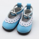 Botă pentru păpușă cu închidere pe curea peste glezna și cataramă Margine decorativă ondulată cu model perforat Vârf rotunjit Dimensiune 4,5 4