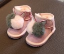 Botas de menina com pompons 4