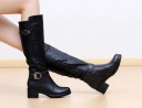 Botas elegantes de mujer con hebilla. 2