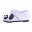 Botas para boneca até 43 cm com motivo de panda Rosto bordado e orelhas pretas na ponta Fivela sobre o peito do pé Cor branca e sola preta 4
