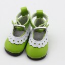 Botas para boneca com fecho em tira sobre o peito do pé e fivela Borda decorativa ondulada com padrão de perfurações Ponta arredondada 6