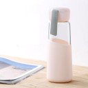 Botella de agua de vidrio de viaje 400 ml Funda de silicona para un agarre cómodo Tapa con asa Dimensiones 19,8 x 7 cm Para agua con fruta 2