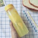 Botella de viaje para beber con estampado del mapa del mundo Tapa de rosca en el color del estampado Plástico transparente Capacidad 500 ml 10