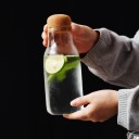 Botella de vidrio con tapón de madera. 3