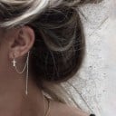 Boucle d'oreille femme avec une délicate chaîne fluide Décoration pendante de l'oreille avec de petits détails Bijou minimaliste léger en métal 10