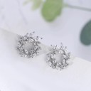 Boucles d'oreilles à clou pour femmes avec des feuilles 1