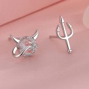Boucles d'oreilles à clou pour femmes diable et fourche 2