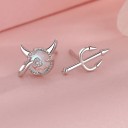 Boucles d'oreilles à clou pour femmes diable et fourche 5