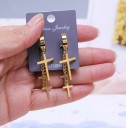 Boucles d'oreilles circulaires avec croix 1