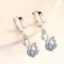 Boucles d'oreilles créoles pour femmes avec cygne 6