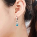 Boucles d'oreilles créoles pour femmes avec cygne 2