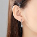 Boucles d'oreilles créoles pour femmes avec cygne 3