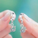 Boucles d'oreilles créoles pour femmes avec cygne 4