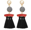 Boucles d'oreilles élégantes avec perle, boule et franges J2515 1