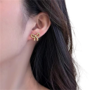 Boucles d'oreilles en acier inoxydable avec motif de nœud Titan Design moderne Bijoux tendance pour femmes et filles Accessoire élégant pour les fêtes 2