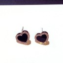 Boucles d'oreilles en forme de cœur avec des pierres 3