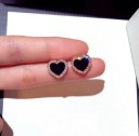 Boucles d'oreilles en forme de cœur avec des pierres 4