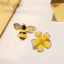 Boucles d'oreilles femme fleur et abeille 4
