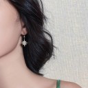 Boucles d'oreilles pendantes femme lune et étoile 3