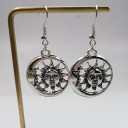Boucles d'oreilles pendantes femme lune et soleil 2